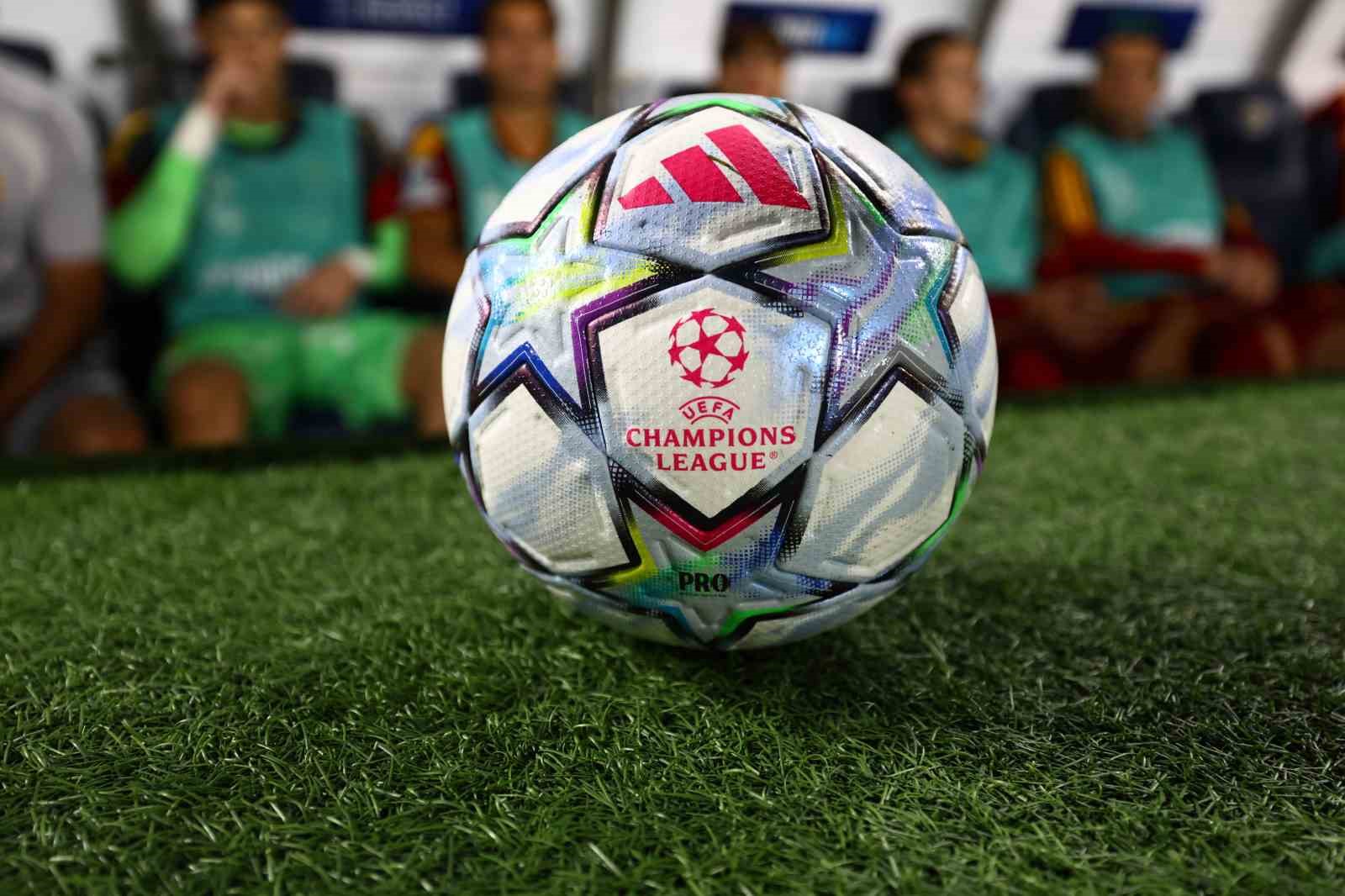 UEFA Şampiyonlar Ligi: Fenerbahçe: 0 - Roma: 0 (Maç devam ediyor)