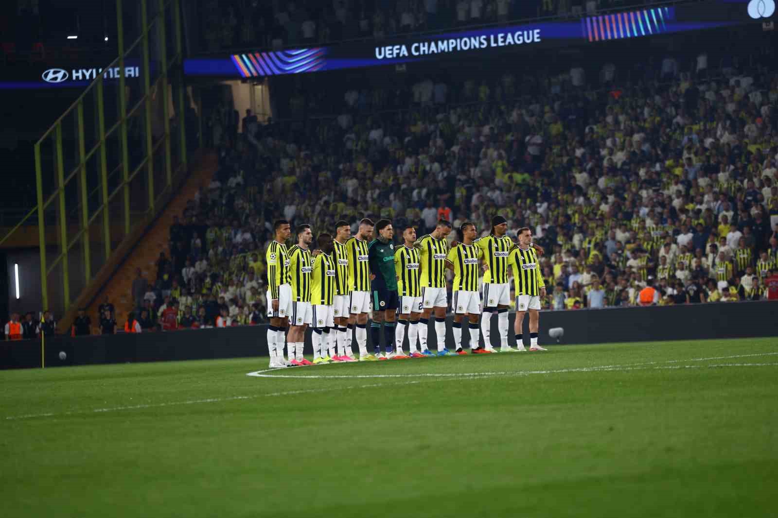 UEFA Şampiyonlar Ligi: Fenerbahçe: 0 - Roma: 0 (Maç devam ediyor)