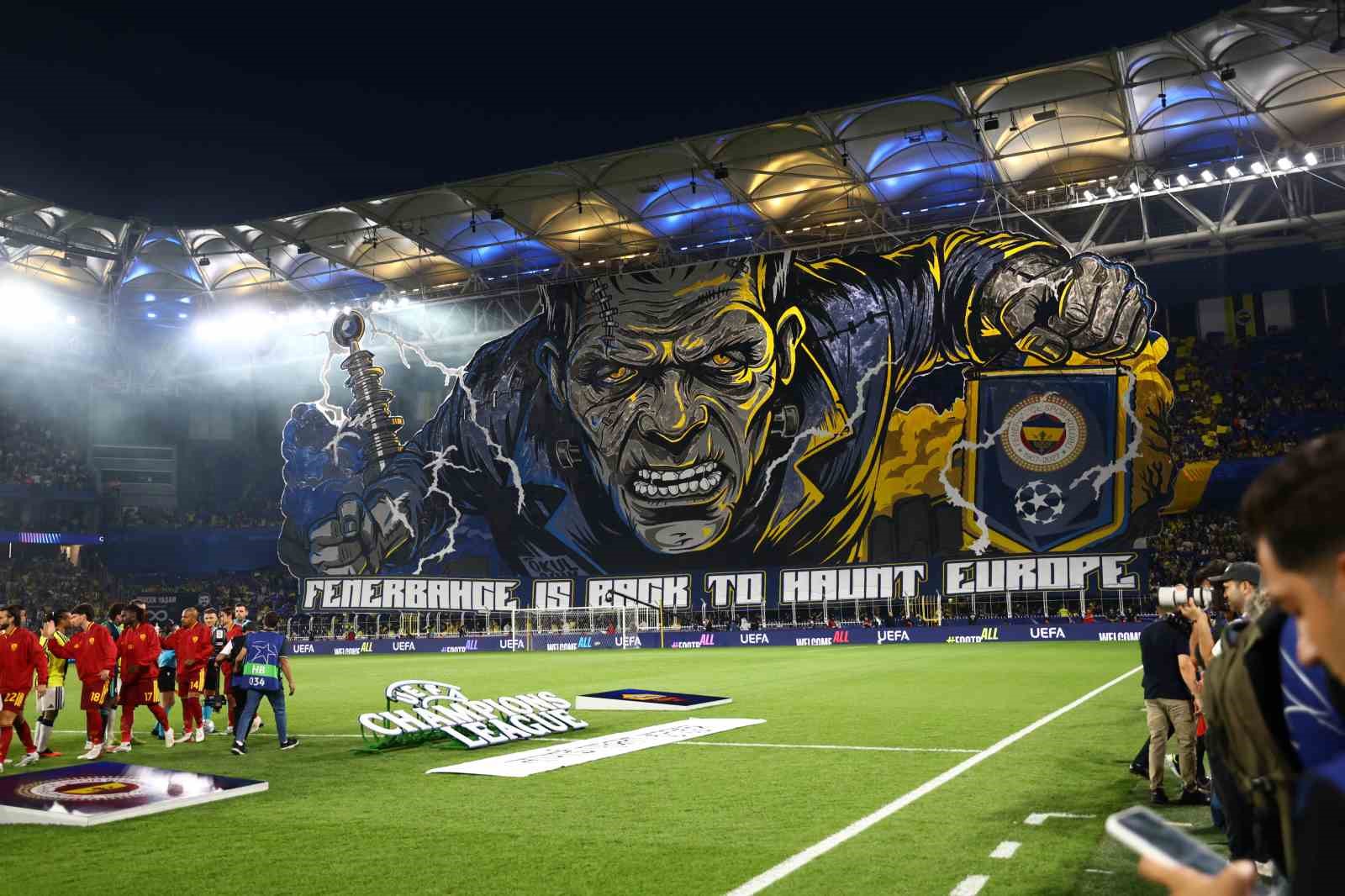 Fenerbahçe taraftarından Şampiyonlar Ligi ilk maçına özel koreografi