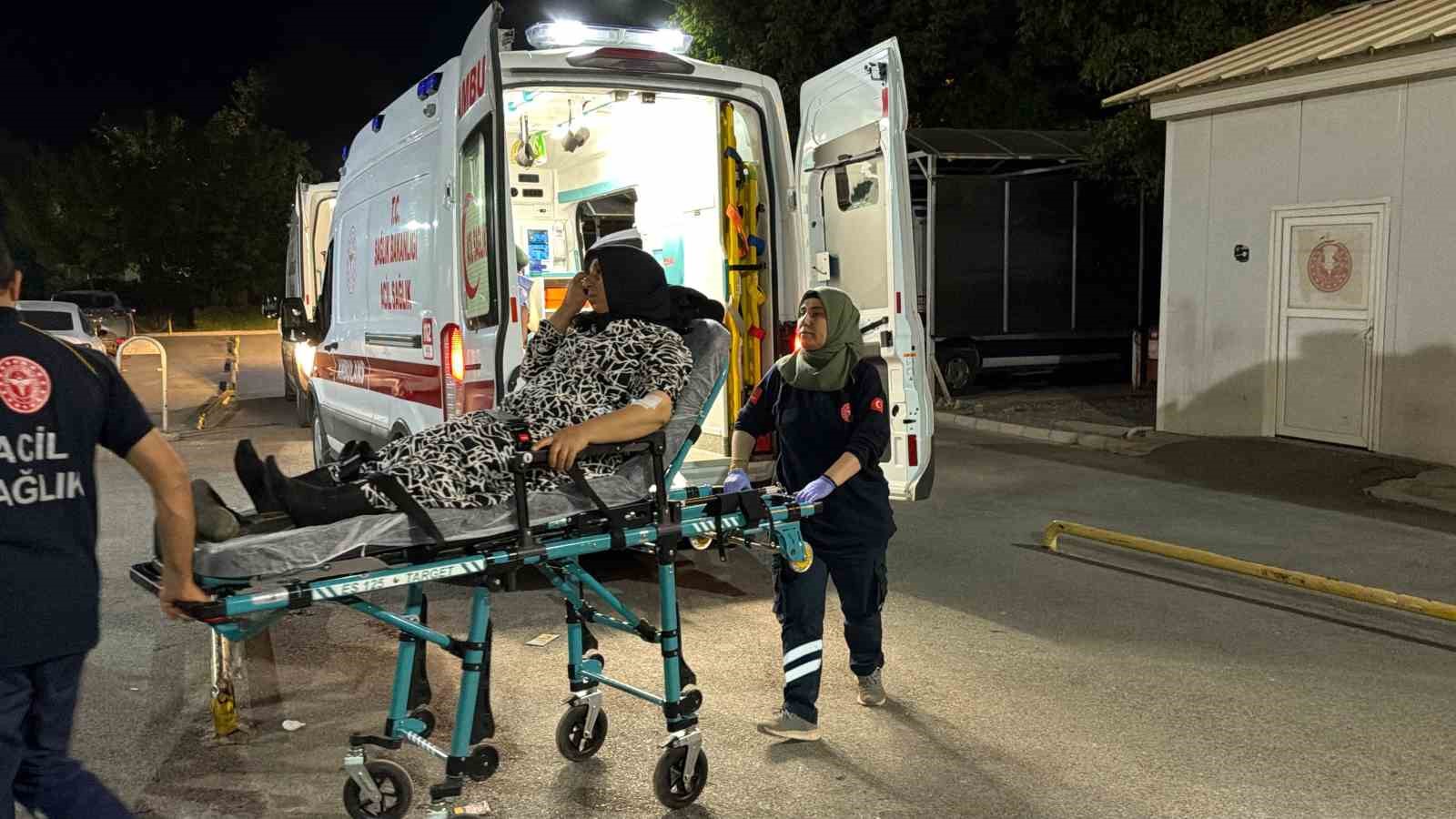Otomobil uçuruma yuvarlandı: 4 yaralı