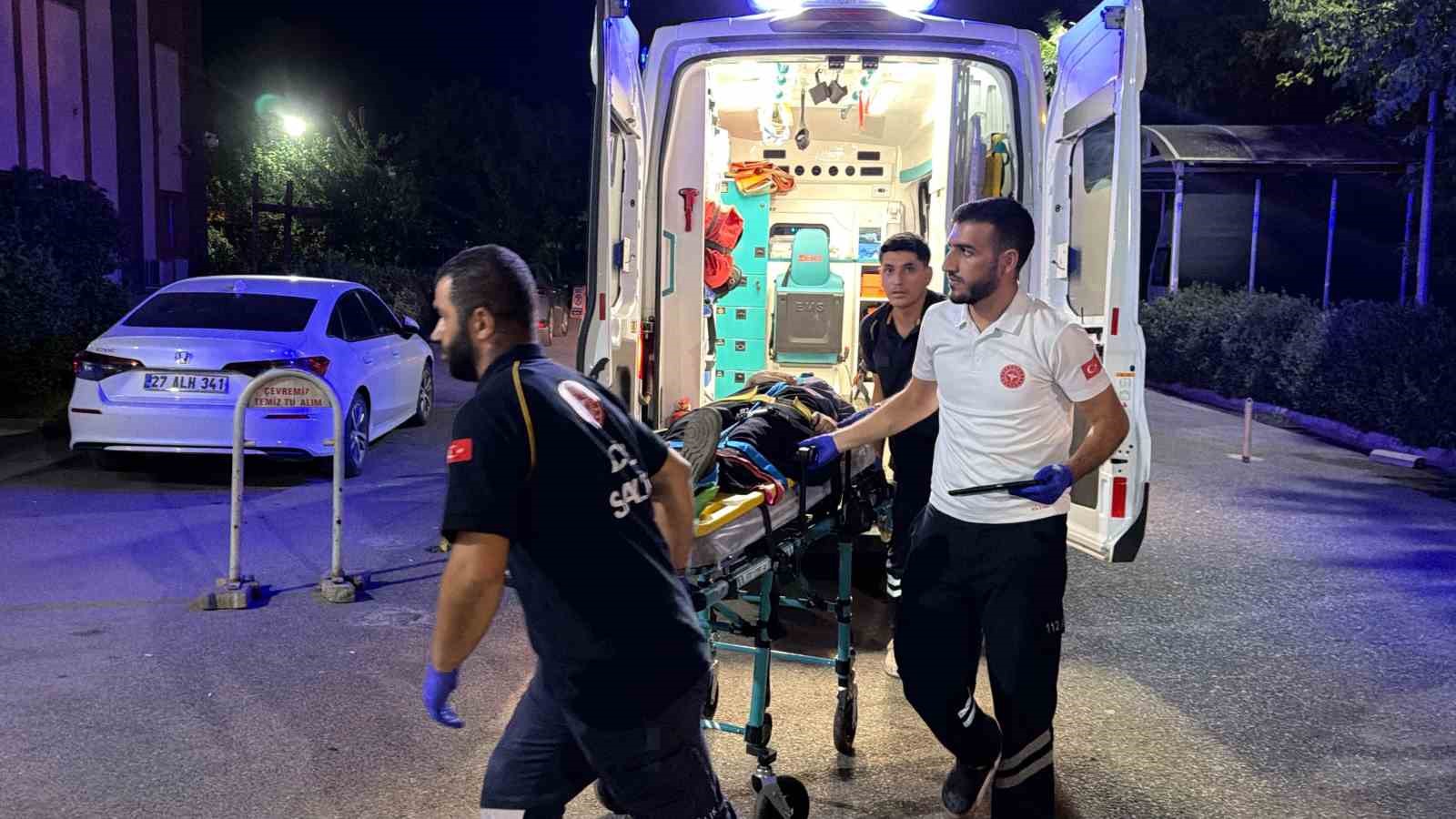 Otomobil uçuruma yuvarlandı: 4 yaralı