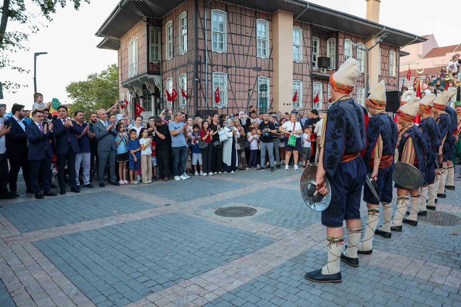 Kurtuluş coşkusu Tarihi Belediye Binası’na taşındı
