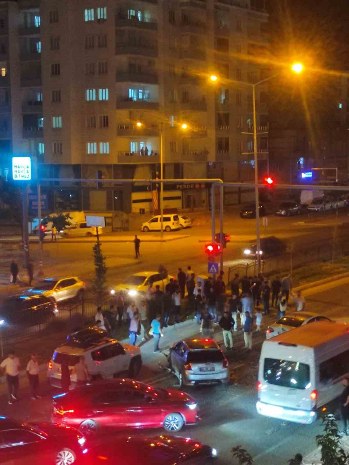 Batman’da iki araç çarpıştı: 4 yaralı