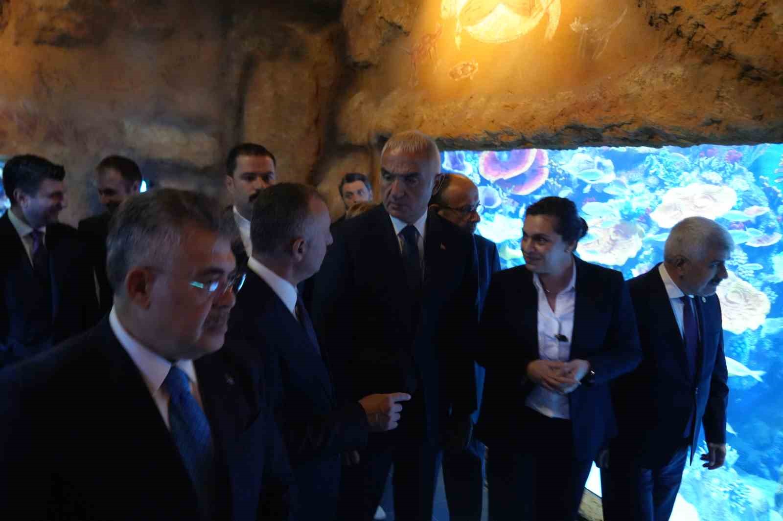 Bakan Ersoy Kocaeli’de projeleri inceledi
