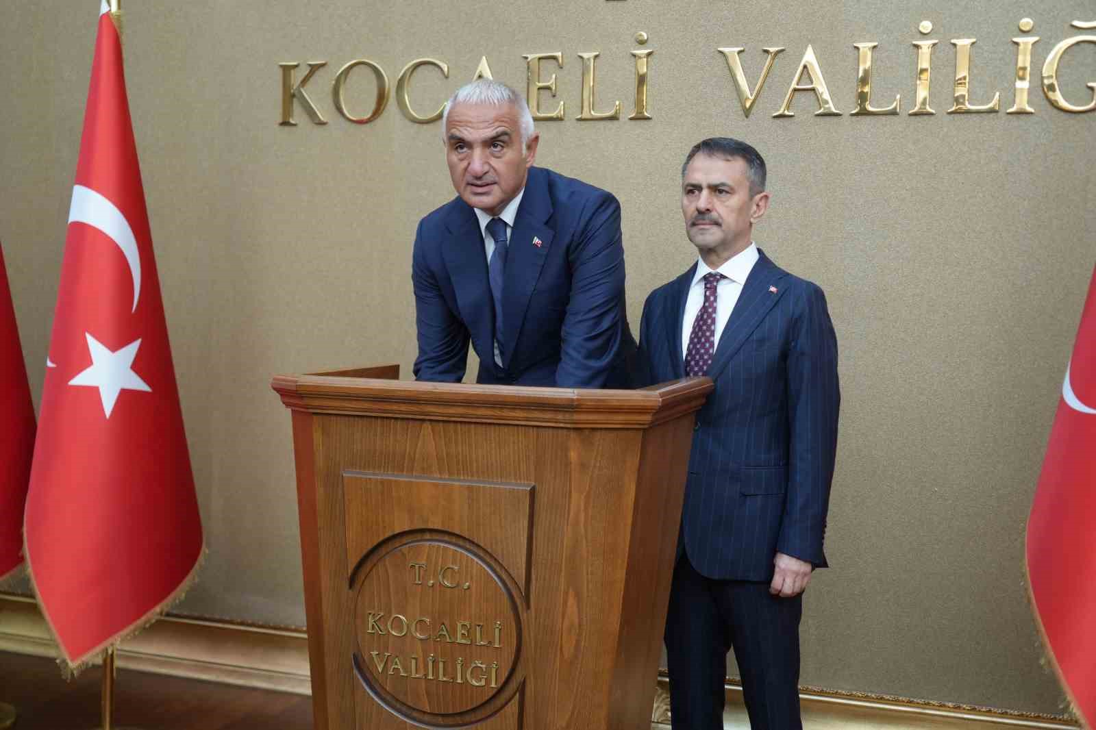 Bakan Ersoy Kocaeli’de projeleri inceledi