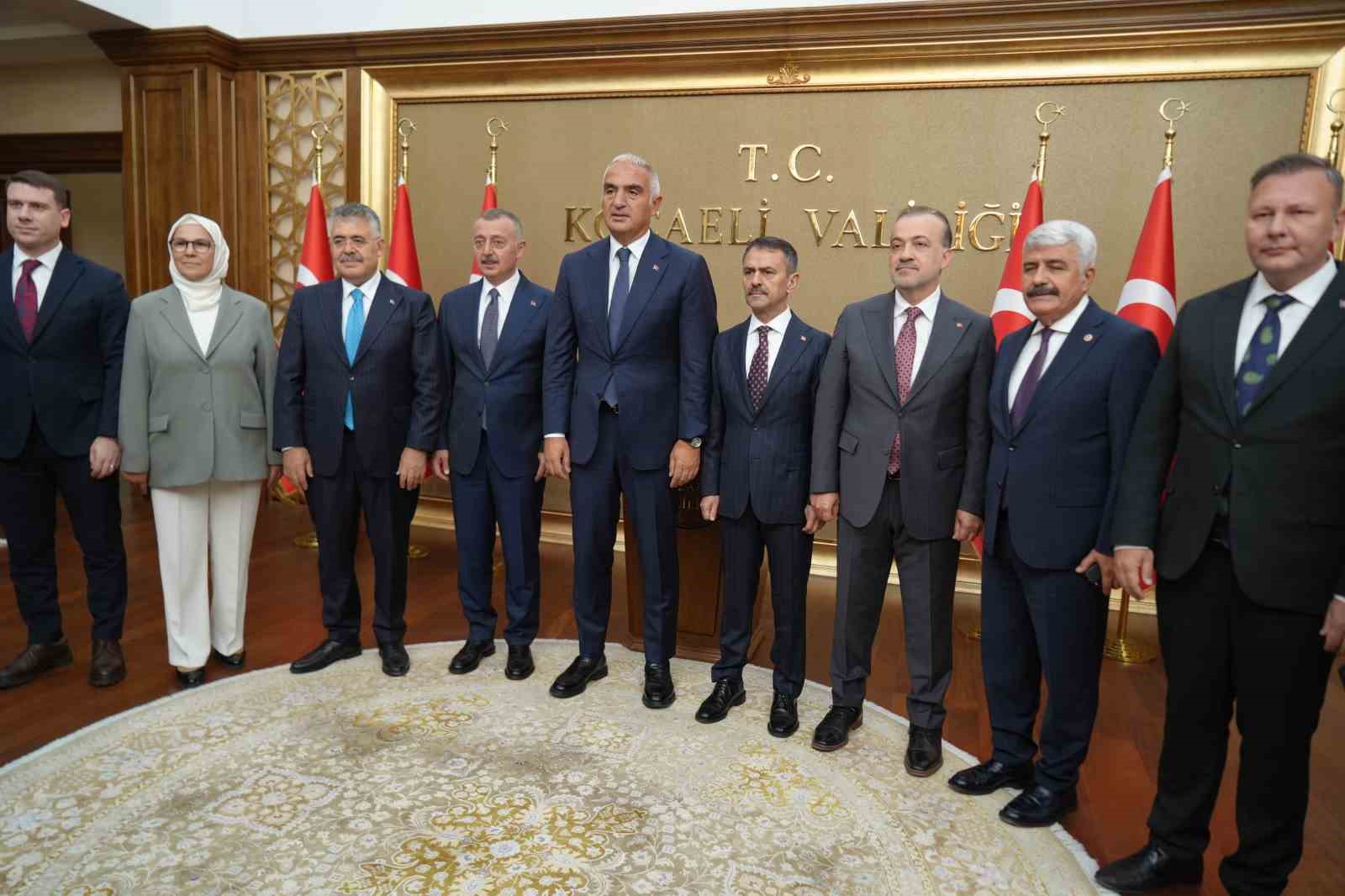 Bakan Ersoy Kocaeli’de projeleri inceledi