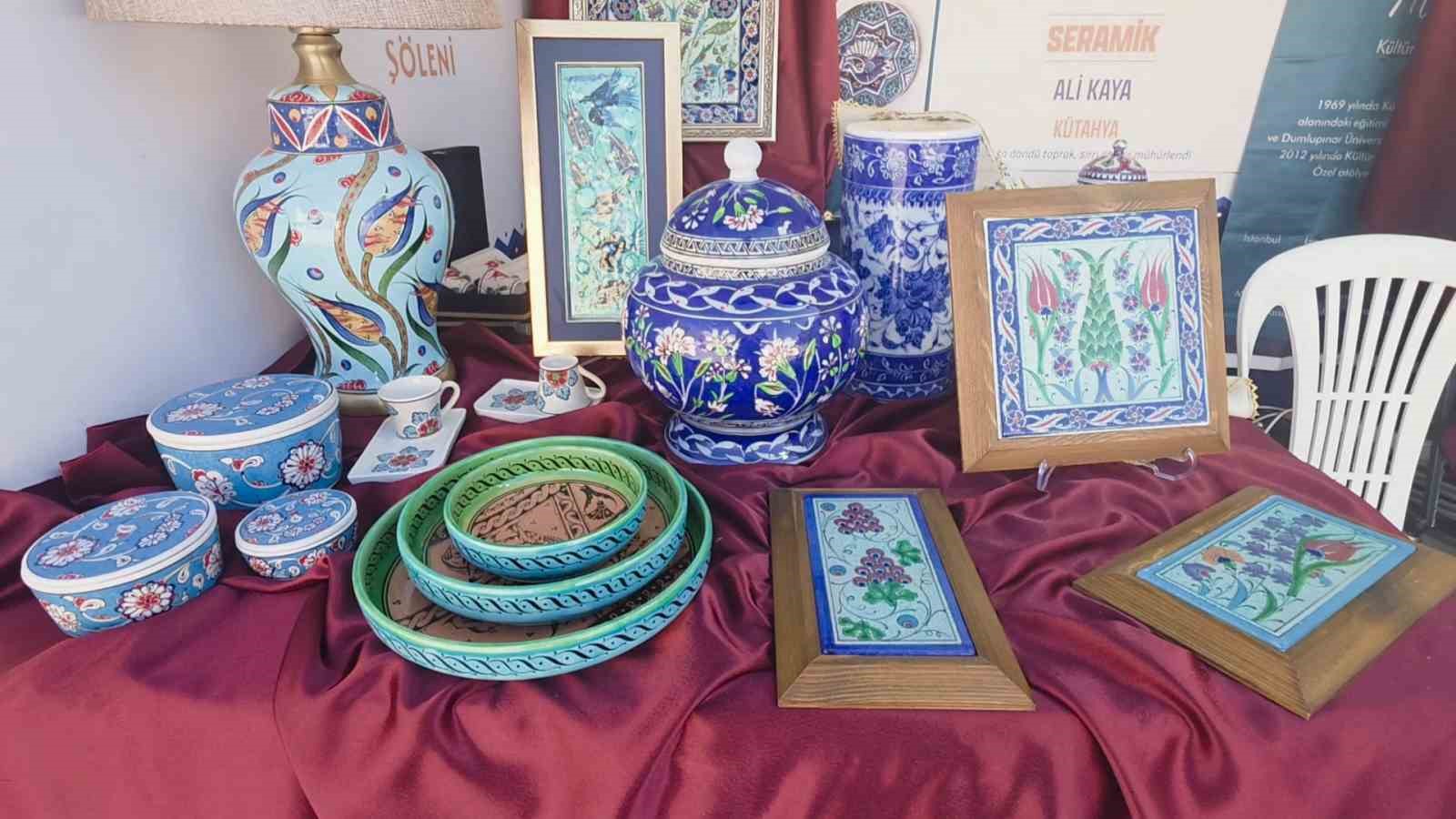 Kütahya çiniciliği yüzyıllardır süren geleneğiyle geleceğe taşınıyor