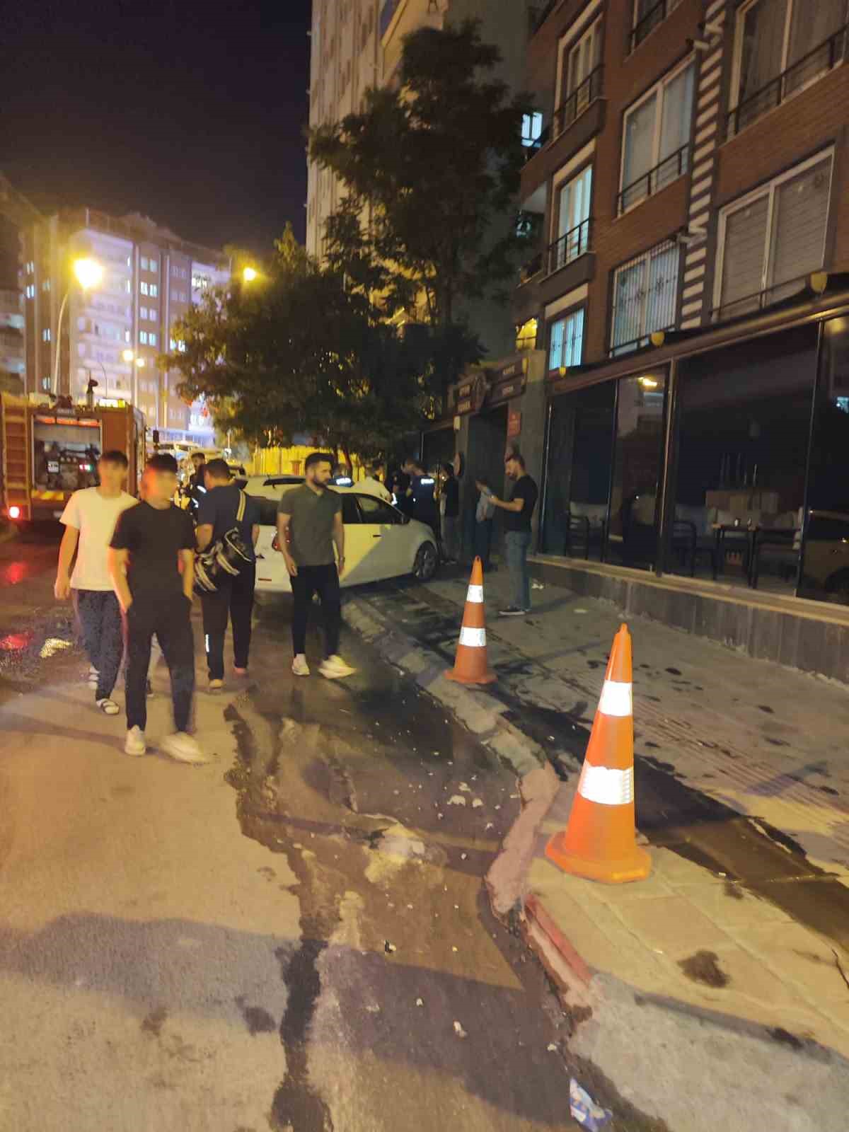 Batman’da kafe ve oyun salonunda korkutan yangın