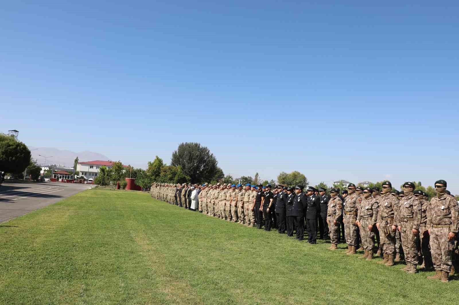 Iğdır’da askeri araç kazasında şehit olan asker için tören düzenlendi