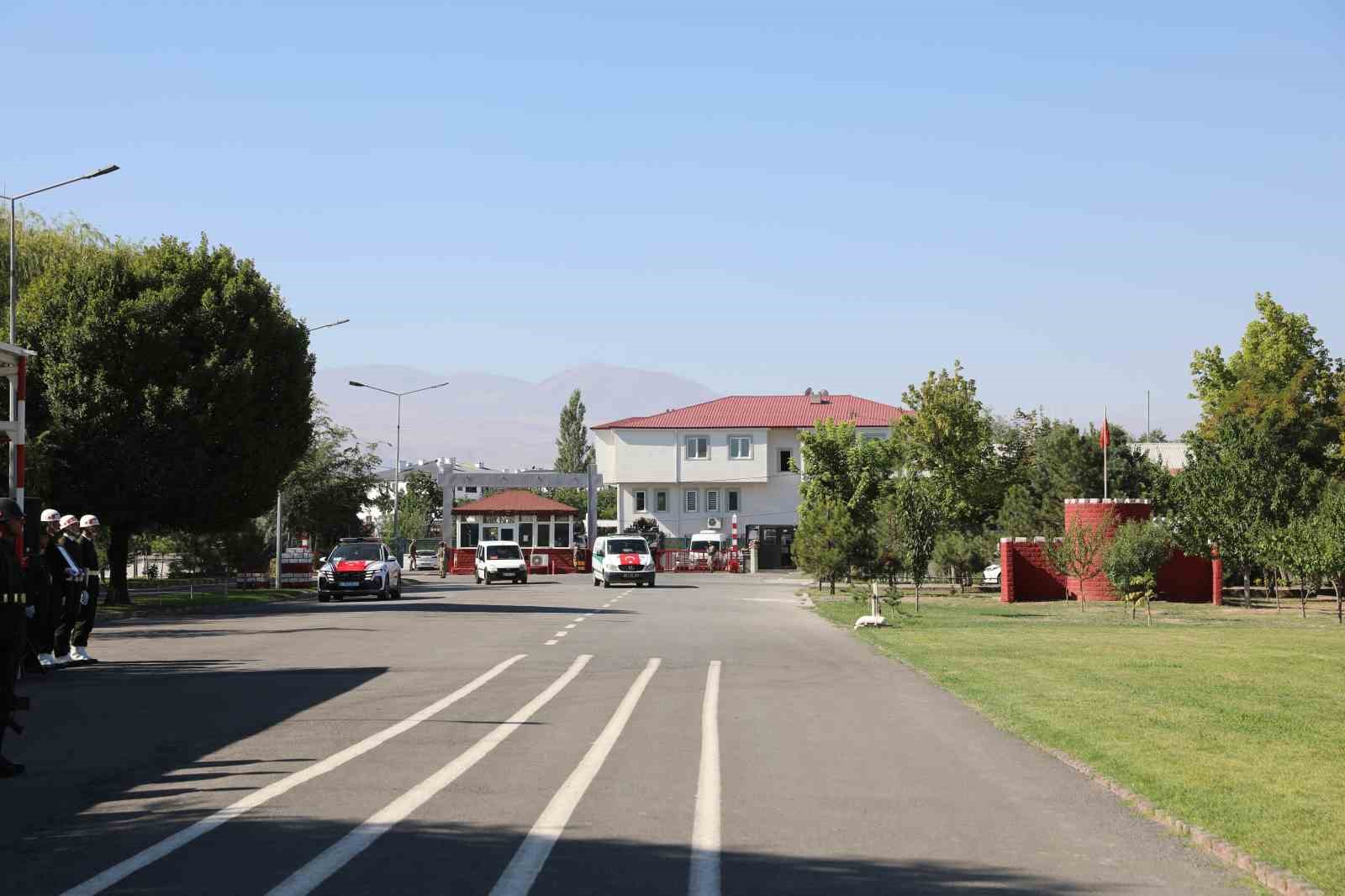 Iğdır’da askeri araç kazasında şehit olan asker için tören düzenlendi