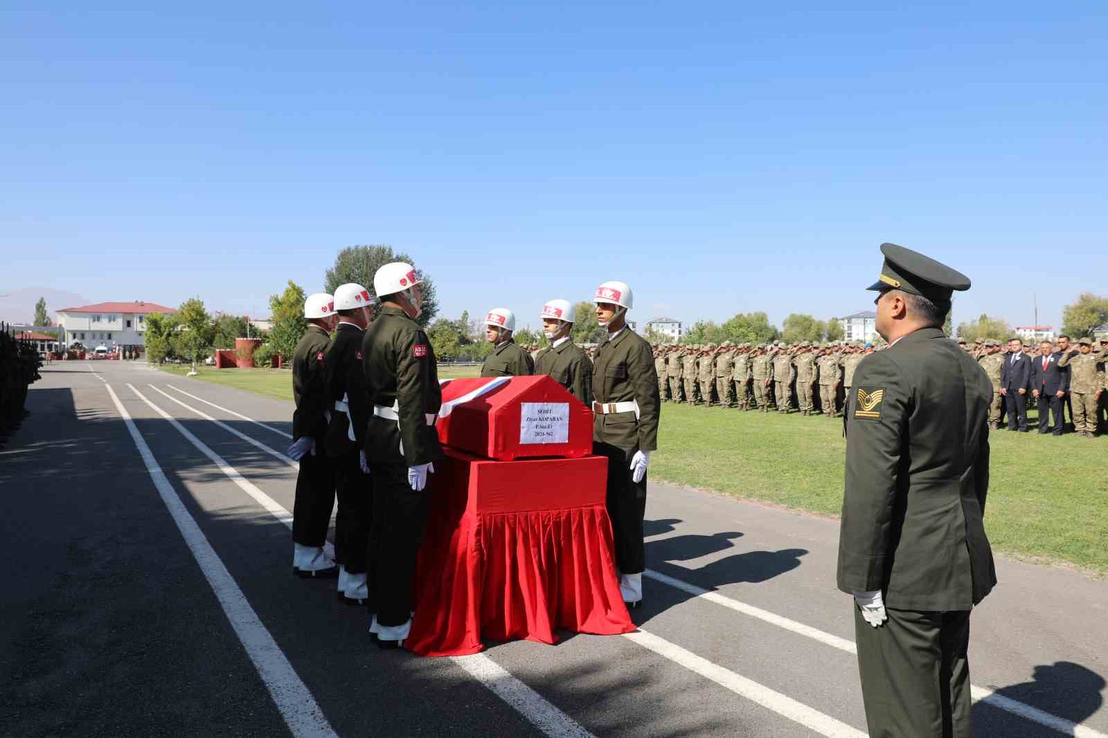 Iğdır’da askeri araç kazasında şehit olan asker için tören düzenlendi