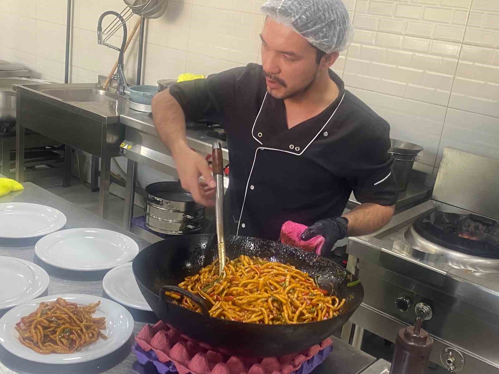 Bir tabakta Orta Asya: Uygur mutfağı Ankara’da dikkat çekiyor
