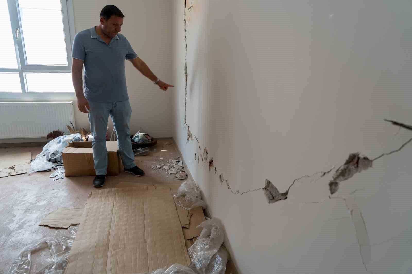 Manisa’da korkutan apartman