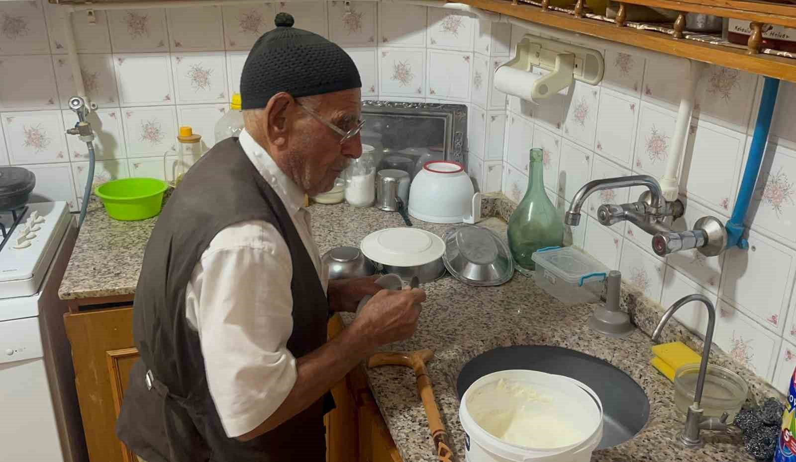 Bir asrı geride bıraktı, uzun yaşamın sırlarını anlattı