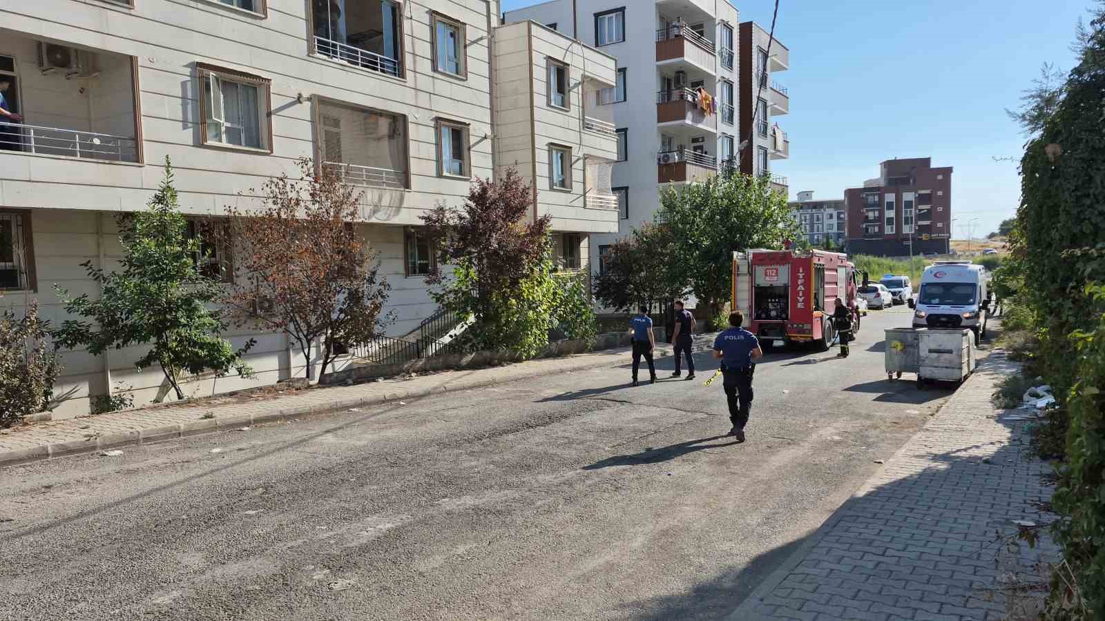 Yangında 3 kişi dumandan etkilendi