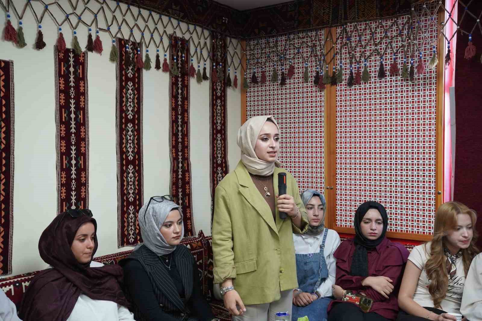Prof. Dr. Hasari Çelebi, Kahtalı gençlerle buluştu