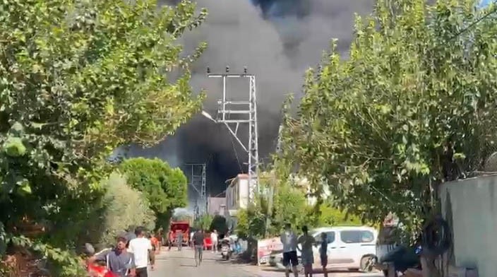 Antalya’da ev ve depo yangını