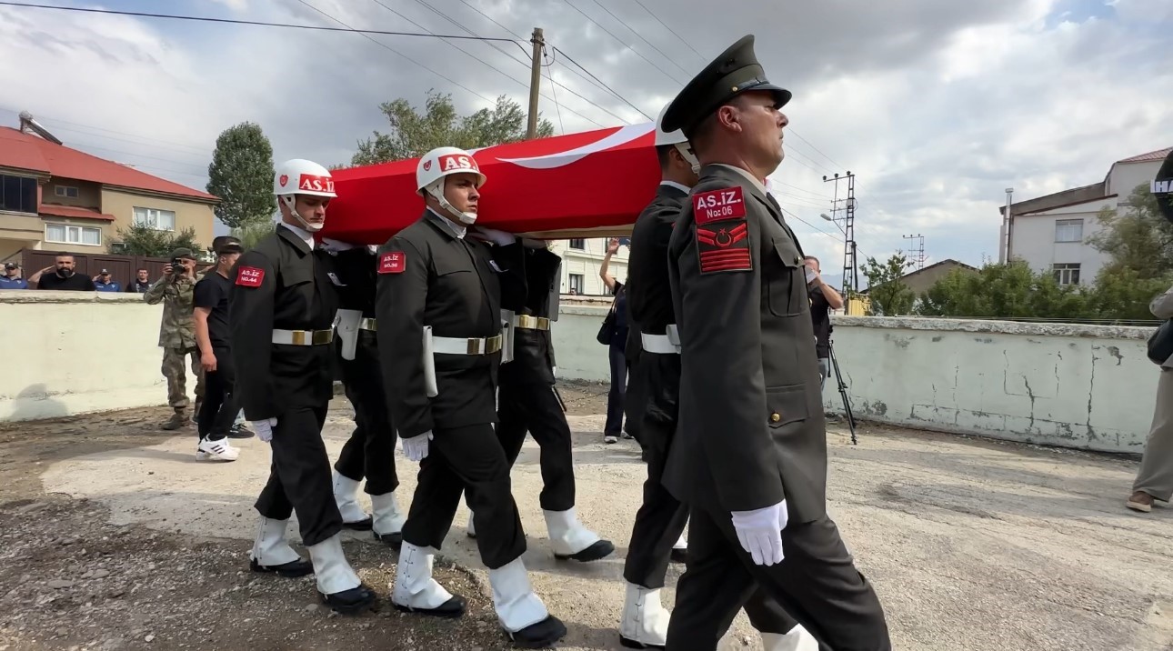 Yüksekova’nın şehidi gözyaşları arasında toprağa verildi