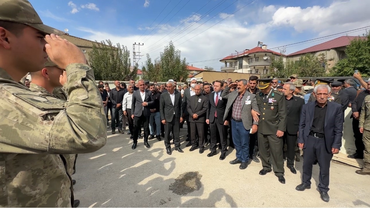Yüksekova’nın şehidi gözyaşları arasında toprağa verildi