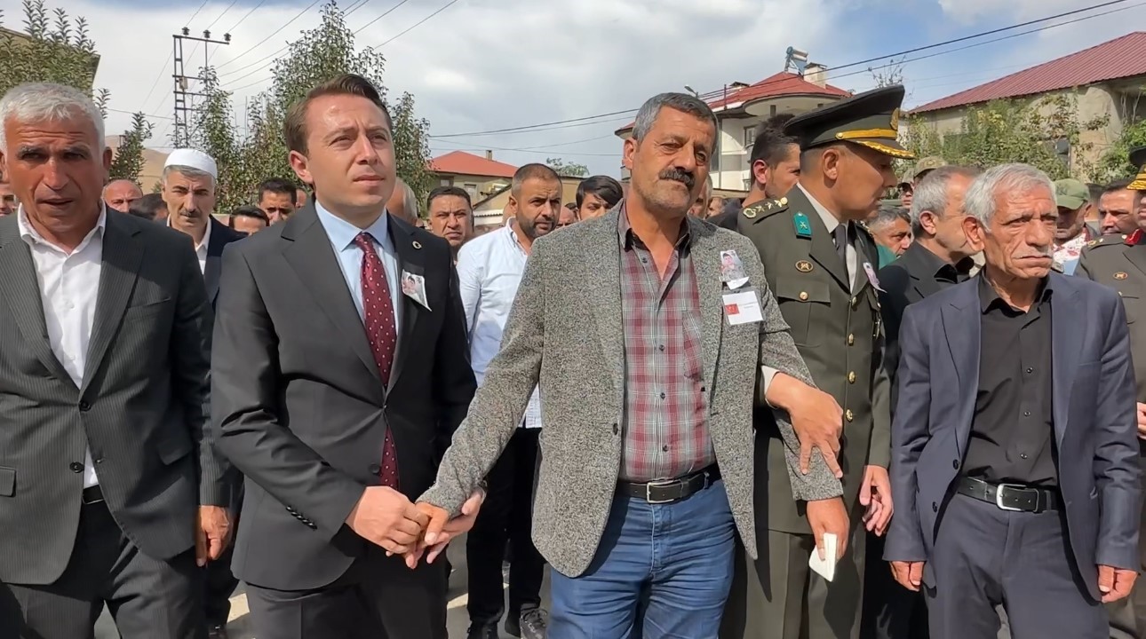Yüksekova’nın şehidi gözyaşları arasında toprağa verildi