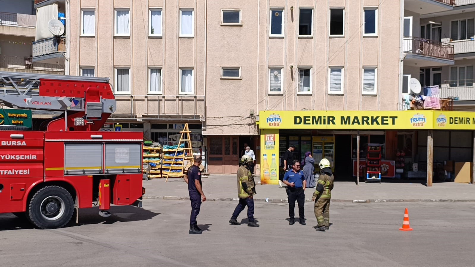 Doğalgaz borusundaki sızıntı paniğe sebep oldu: 6 katlı apartman tedbir amaçlı tahliye edildi