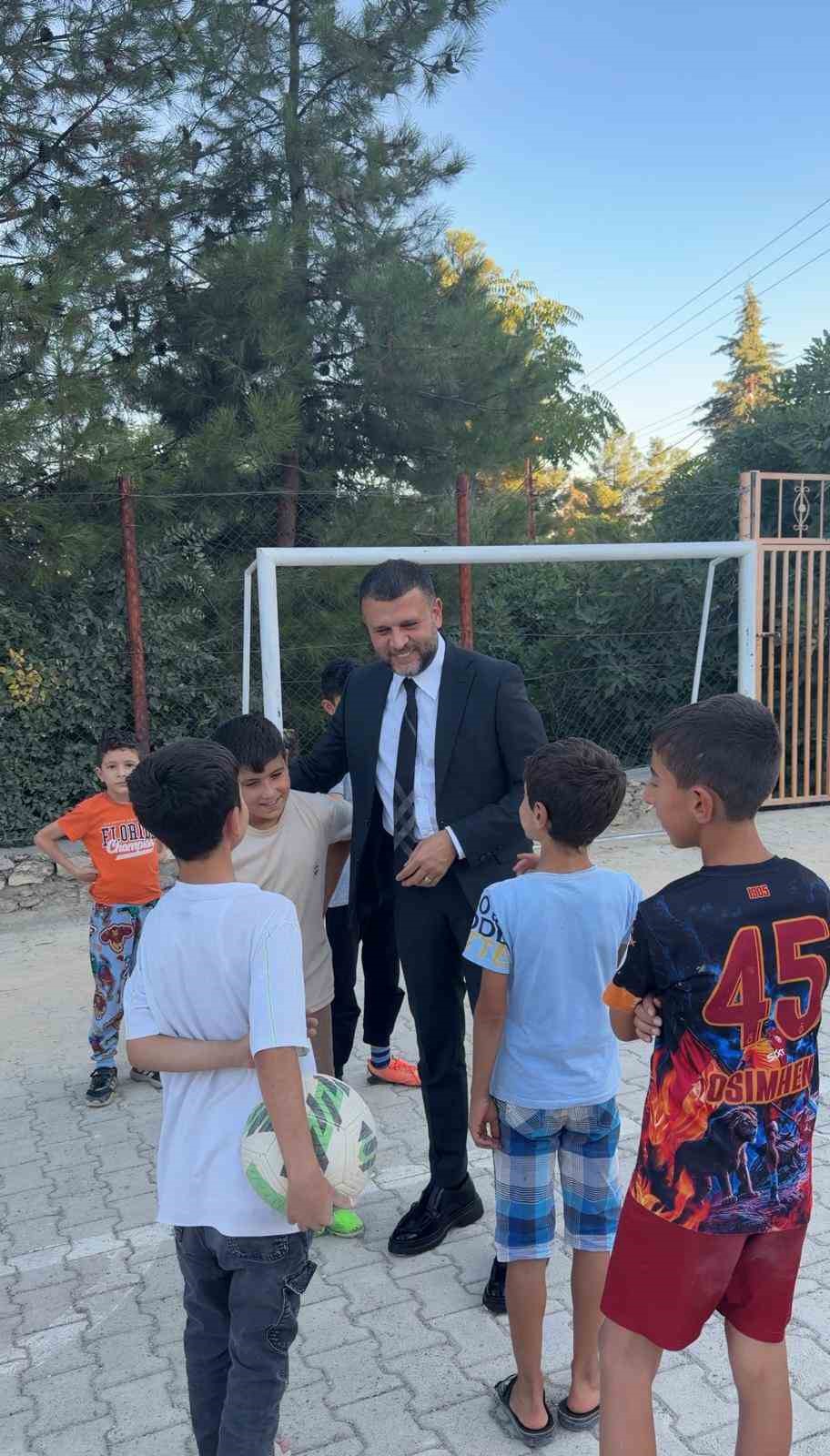 Eğil’de öğrencilere kırtasiye desteği