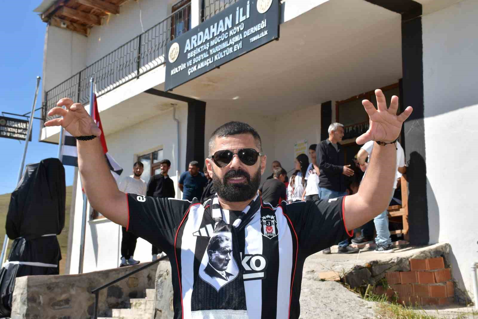 Beşiktaş Köyü’nde yapılan kartal heykeli, Serdal Adalı’nın katıldığı törenle açıldı