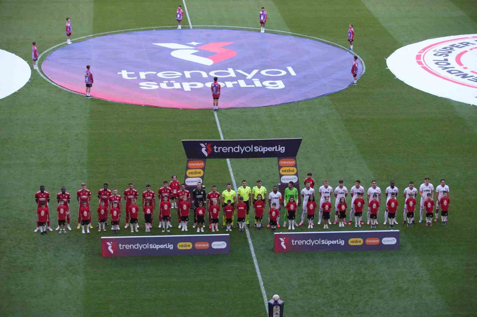 Trendyol Süper Lig: Samsunspor: 1 - Çorum FK: 3 (Maç devam ediyor)