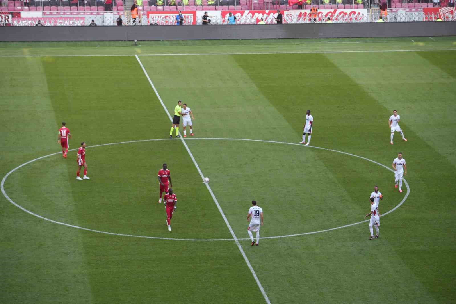 Trendyol Süper Lig: Samsunspor: 1 - Çorum FK: 3 (Maç devam ediyor)