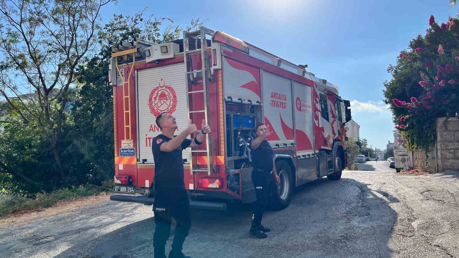 Alanya’da daireden gelen duman ekipleri alarma geçirdi
