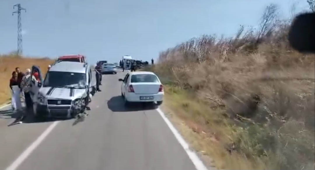 Pehlivanköy Pavli Panayırı yolunda ambulans kazaya karıştı: 5 yaralı