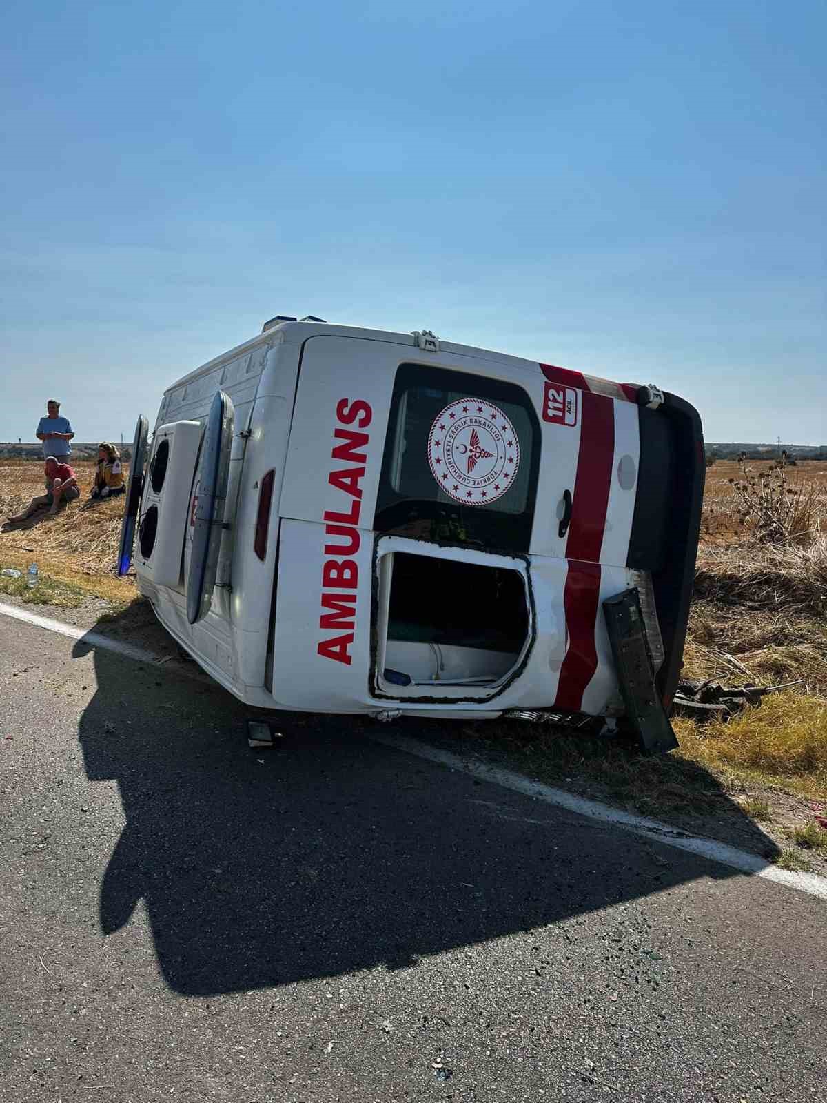 Pehlivanköy Pavli Panayırı yolunda ambulans kazaya karıştı: 5 yaralı