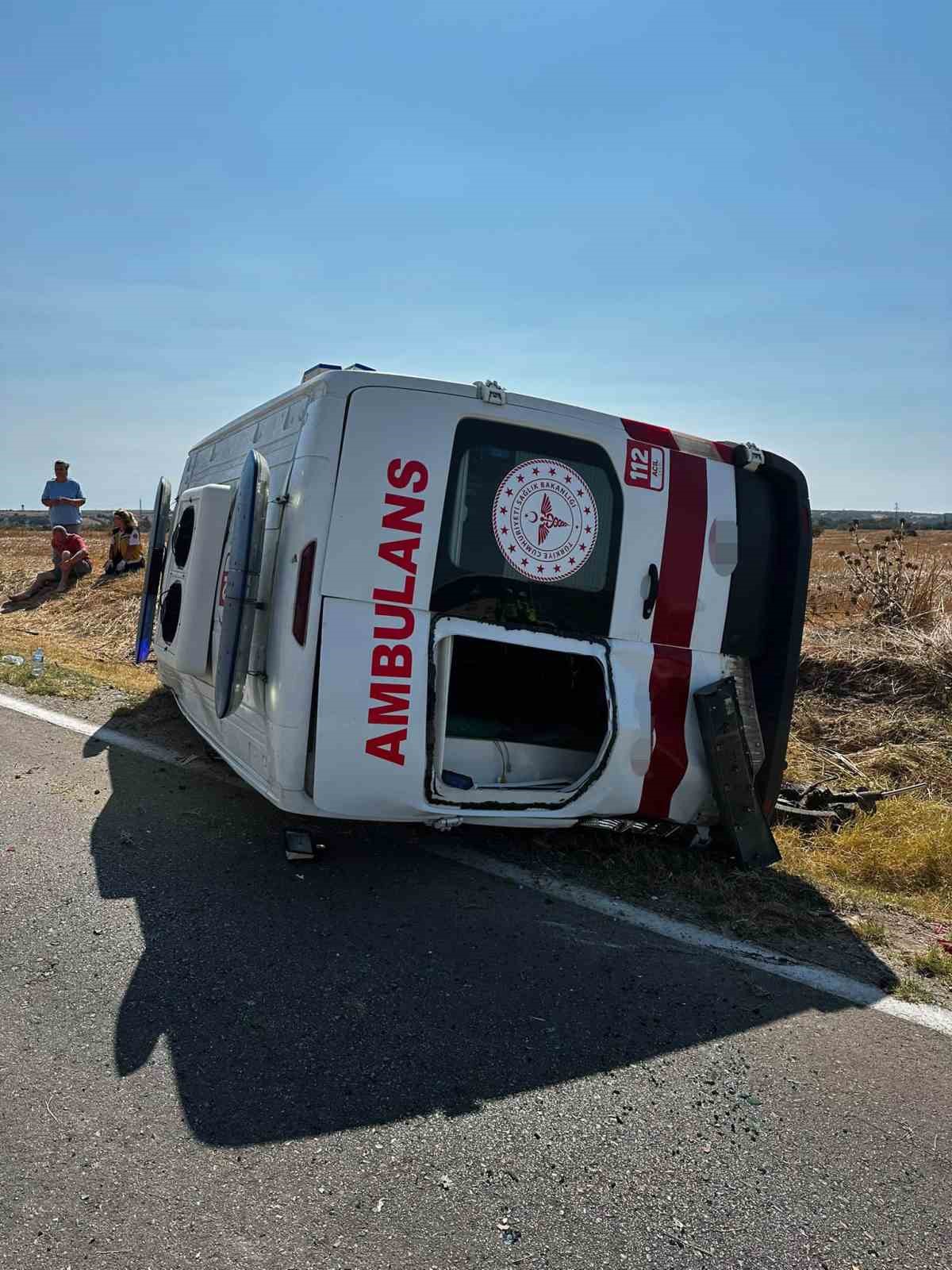 Pehlivanköy Pavli Panayırı yolunda ambulans kazaya karıştı: 5 yaralı
