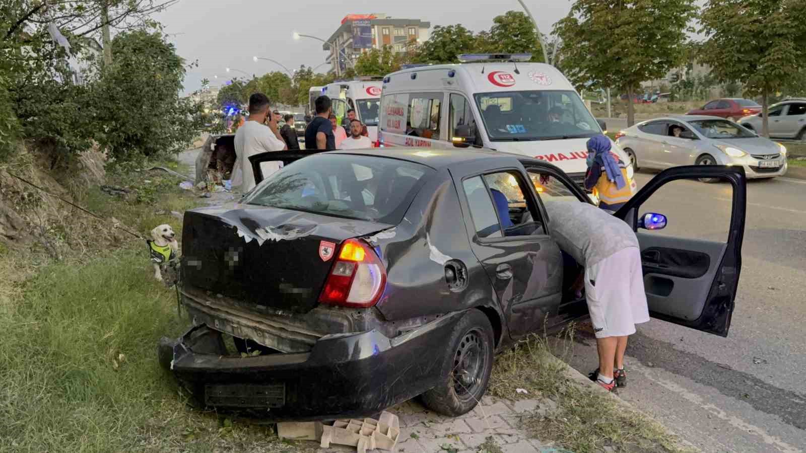 Samsun’da otomobil çöp konteynerine çarptı: 2 yaralı