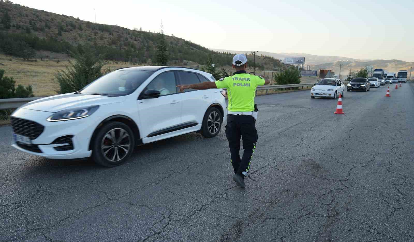 Kırıkkale’de otomobiller çarpıştı: 4 yaralı