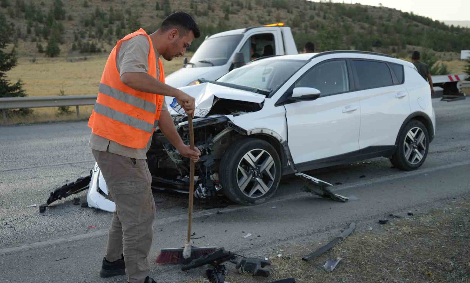 Kırıkkale’de otomobiller çarpıştı: 4 yaralı