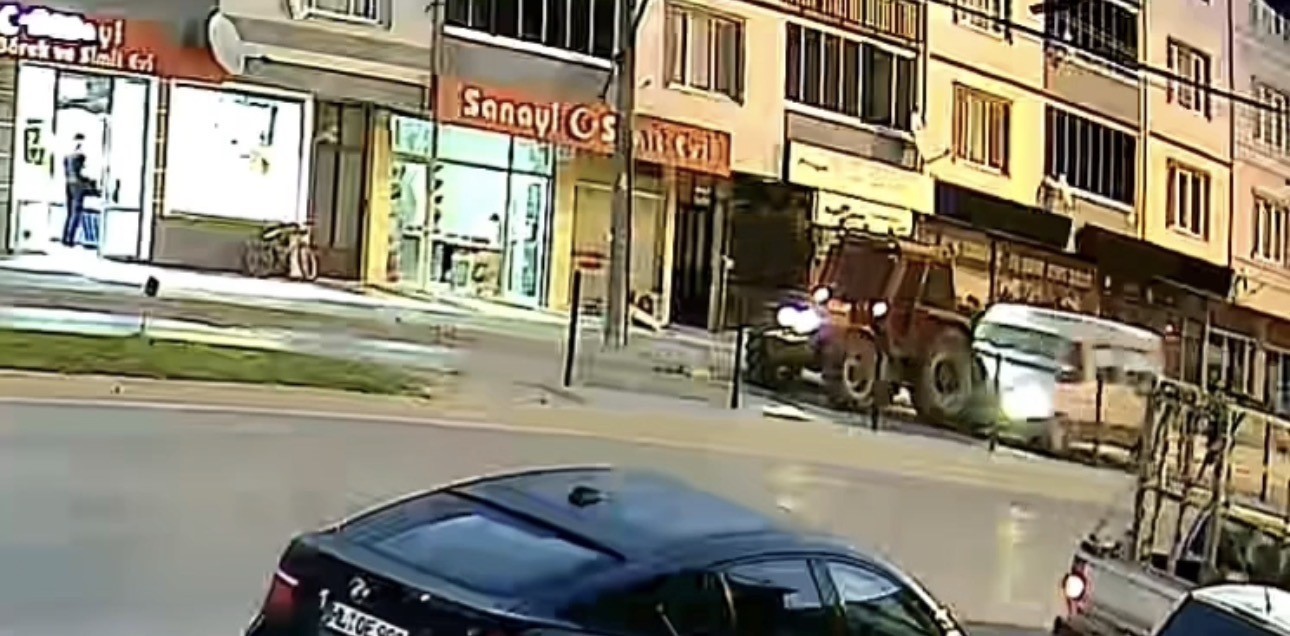 Bursa’da 10 kişinin yaralandığı kaza kameraya yansıdı