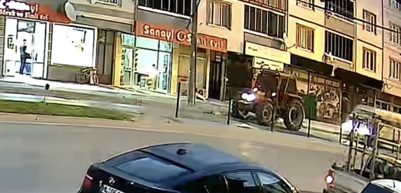 Bursa’da 10 kişinin yaralandığı kaza kameraya yansıdı
