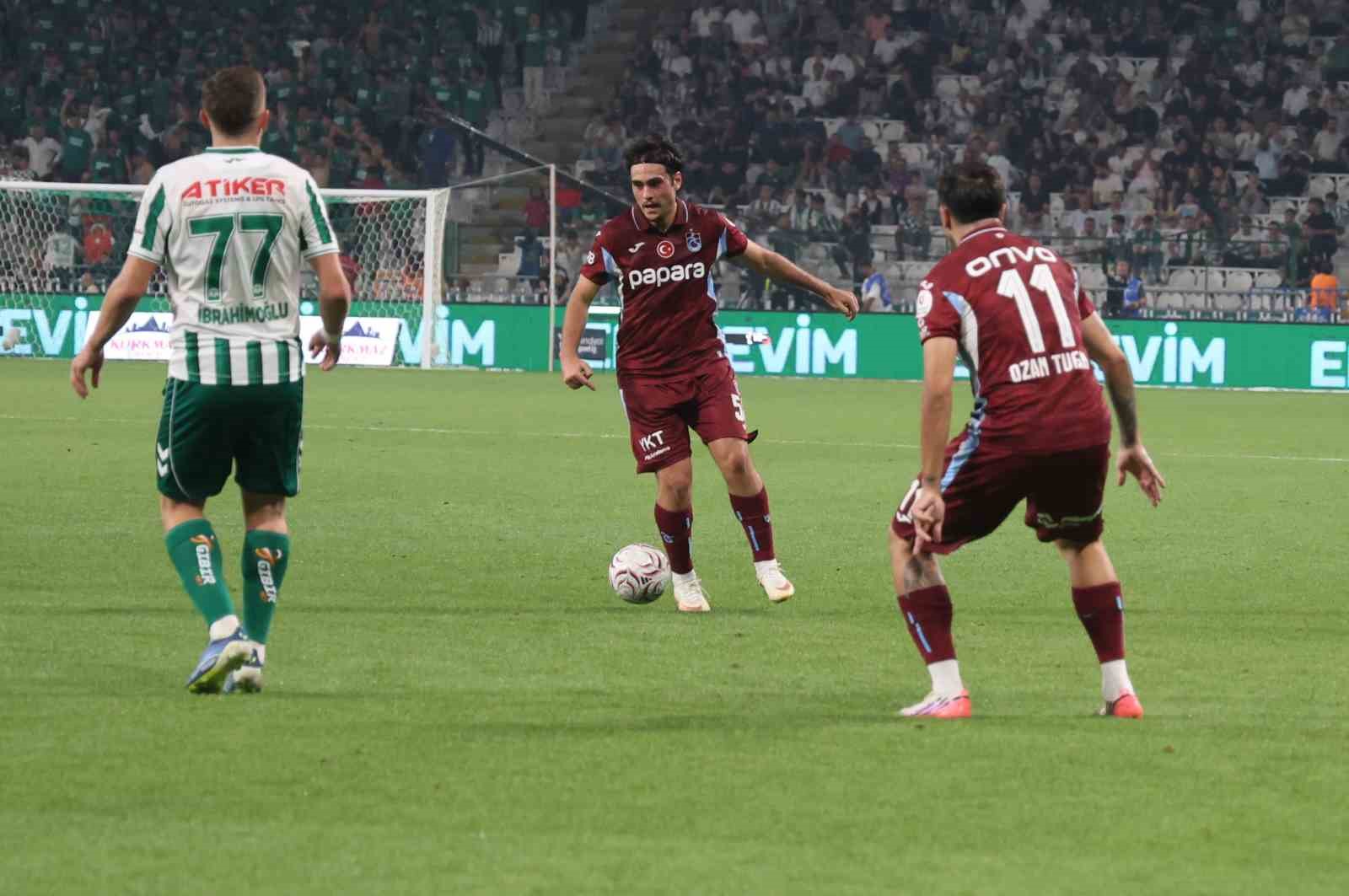 Trendyol Süper Lig: Konyaspor: 1 - Trabzonspor: 0 (İlk yarı)