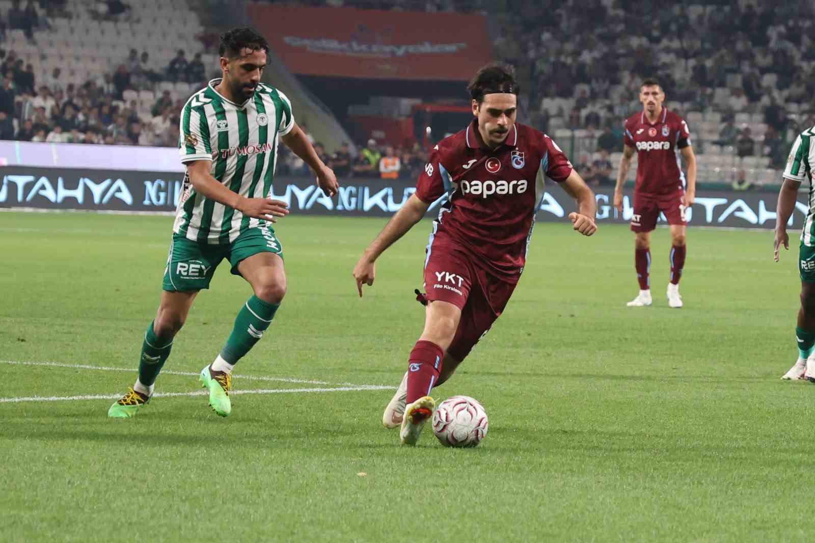 Trendyol Süper Lig: Konyaspor: 1 - Trabzonspor: 0 (İlk yarı)
