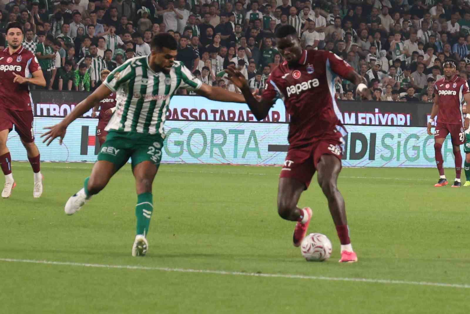 Trendyol Süper Lig: Konyaspor: 1 - Trabzonspor: 0 (İlk yarı)