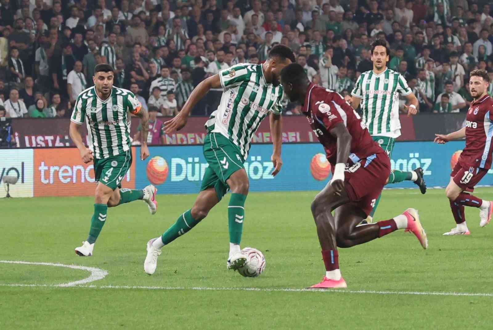 Trendyol Süper Lig: Konyaspor: 1 - Trabzonspor: 0 (İlk yarı)