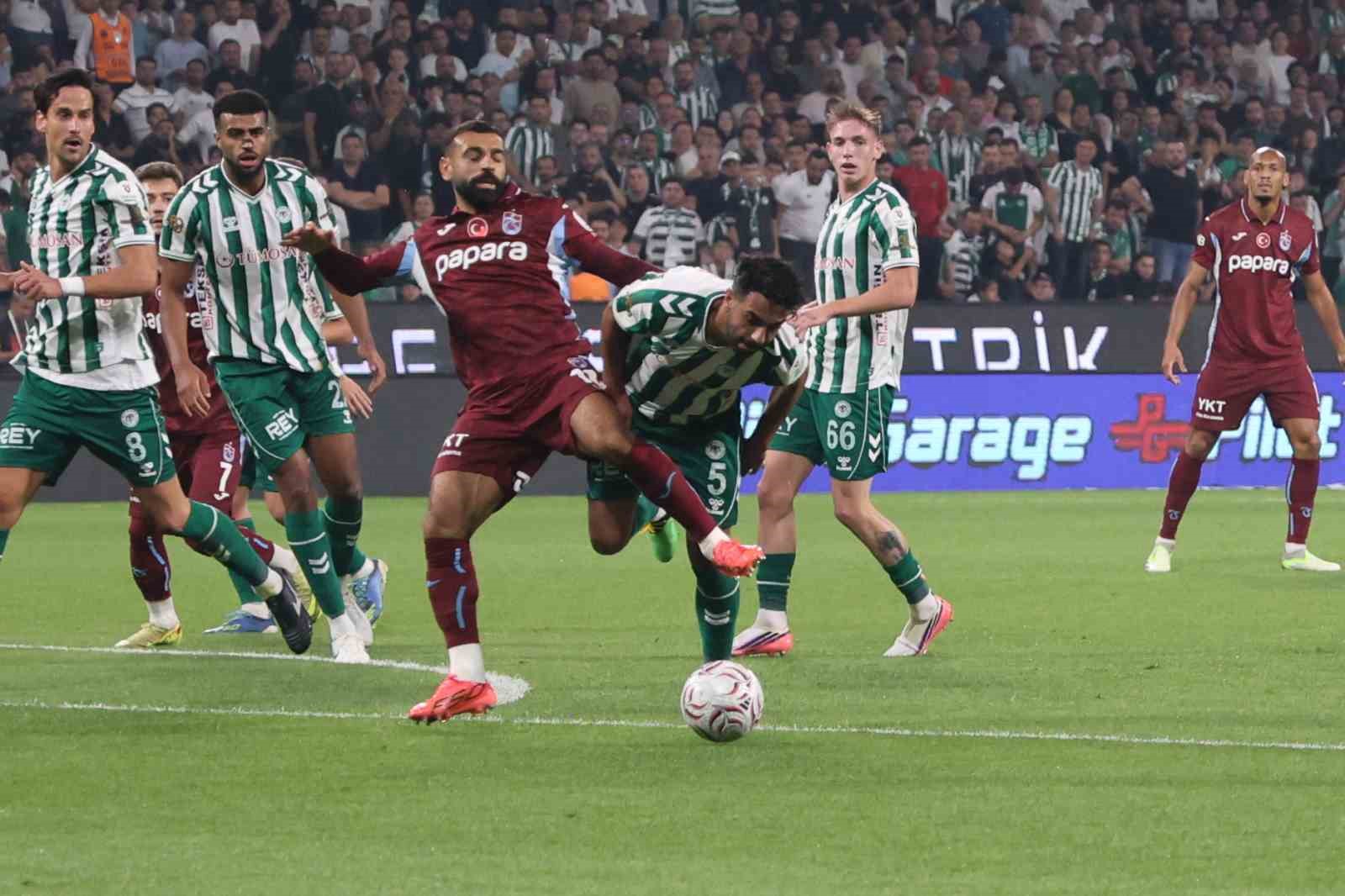Trendyol Süper Lig: Konyaspor: 1 - Trabzonspor: 0 (İlk yarı)