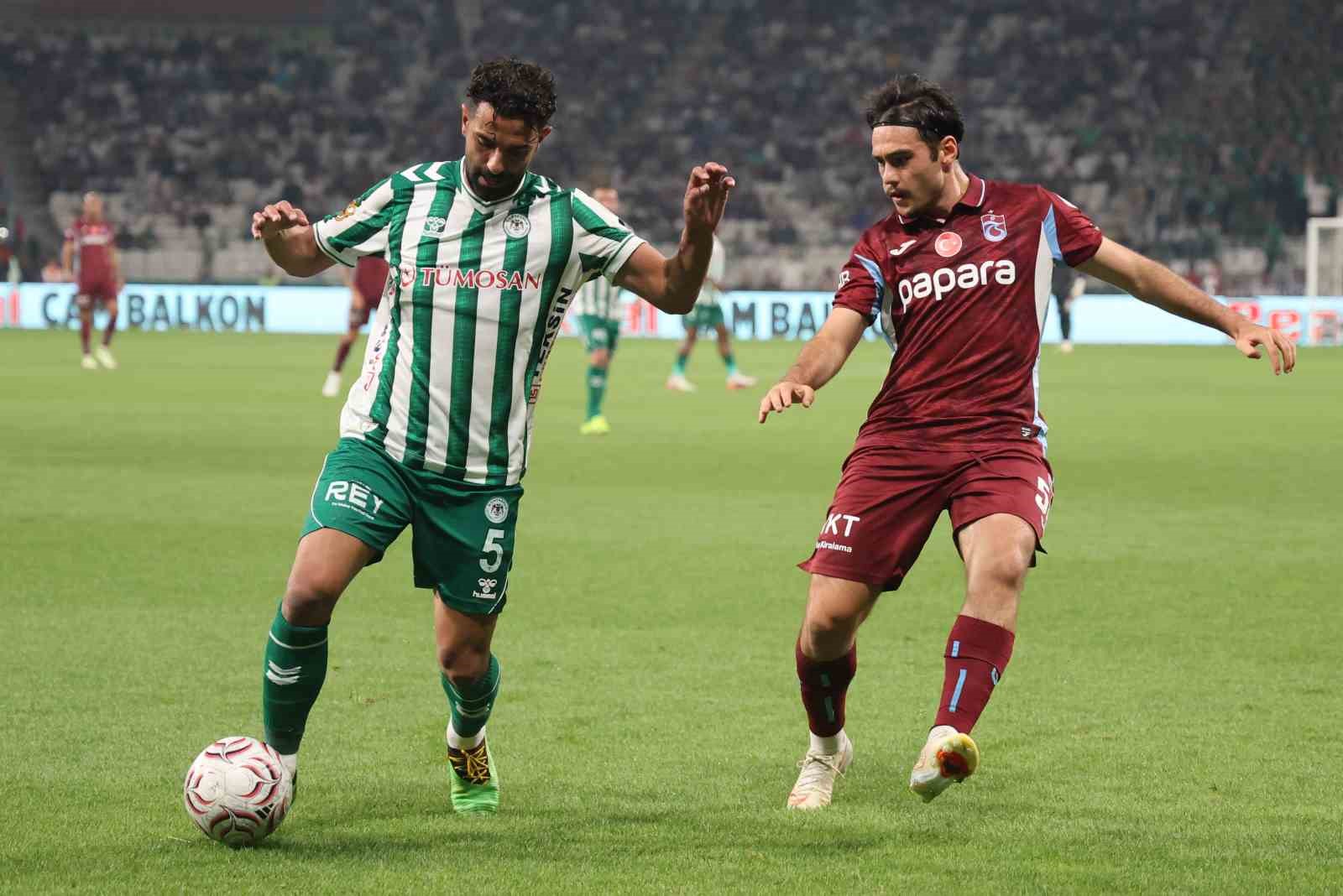 Trendyol Süper Lig: Konyaspor: 1 - Trabzonspor: 0 (İlk yarı)