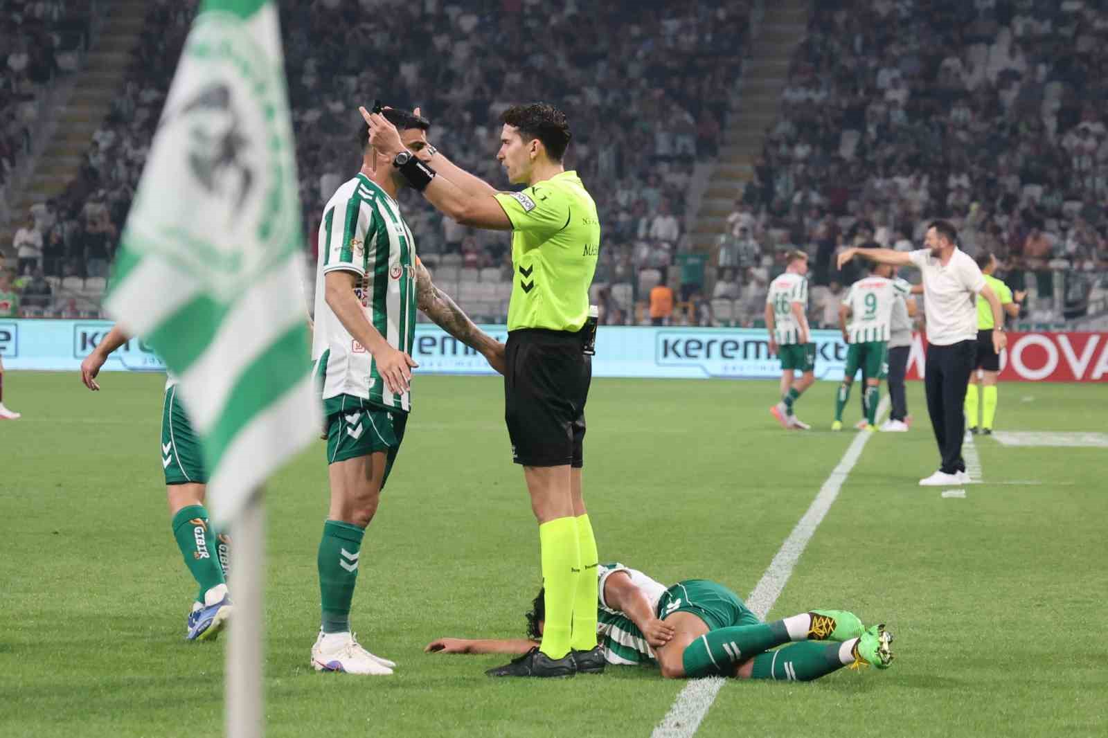 Trendyol Süper Lig: Konyaspor: 1 - Trabzonspor: 0 (İlk yarı)