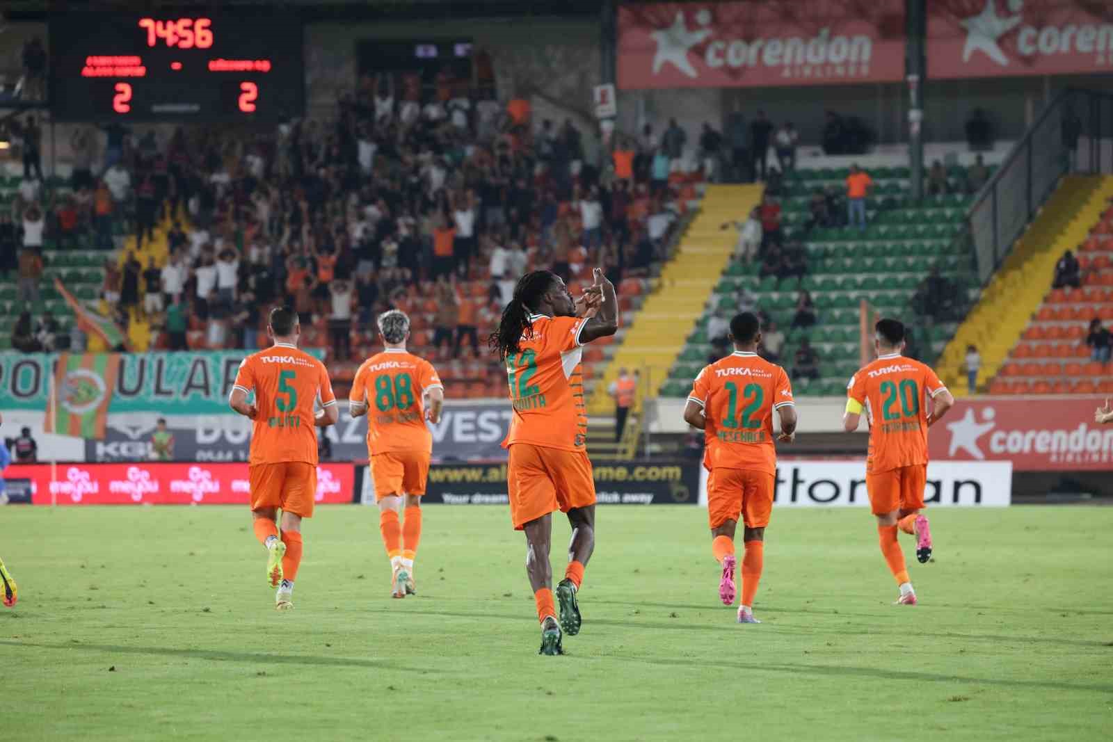Trendyol Süper Lig: Corendon Alanyaspor: 2 Göztepe: 2 (Maç sonucu)