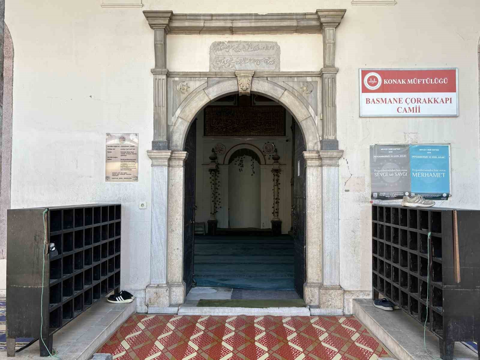 Çorakkapı Haziresi’nde tarih sessizliğe, mezarlar bakımsızlığa terk edildi