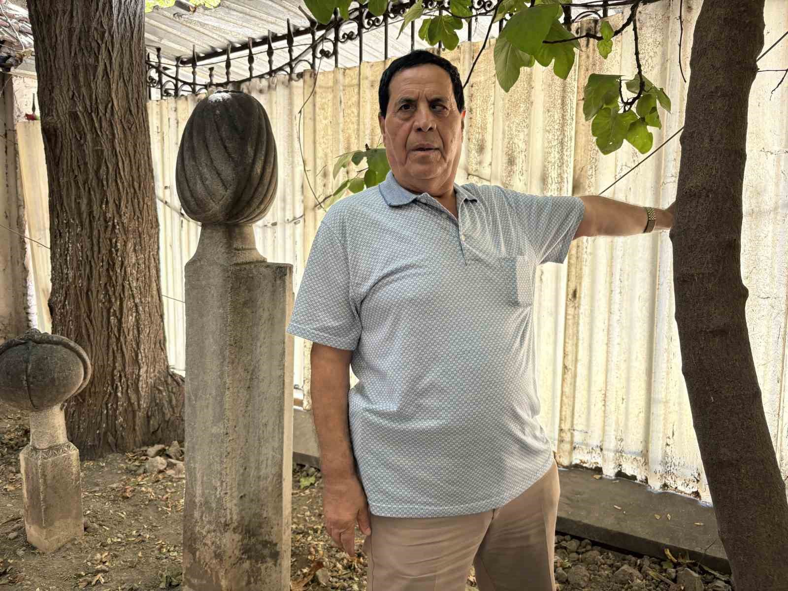 Çorakkapı Haziresi’nde tarih sessizliğe, mezarlar bakımsızlığa terk edildi