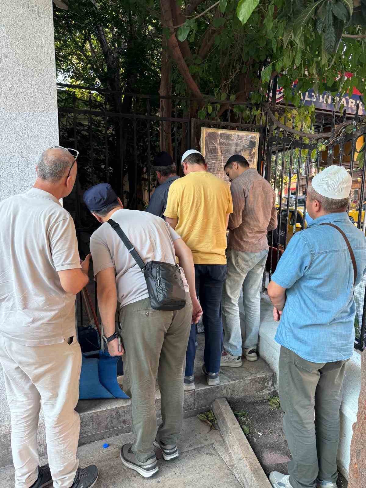Çorakkapı Haziresi’nde tarih sessizliğe, mezarlar bakımsızlığa terk edildi