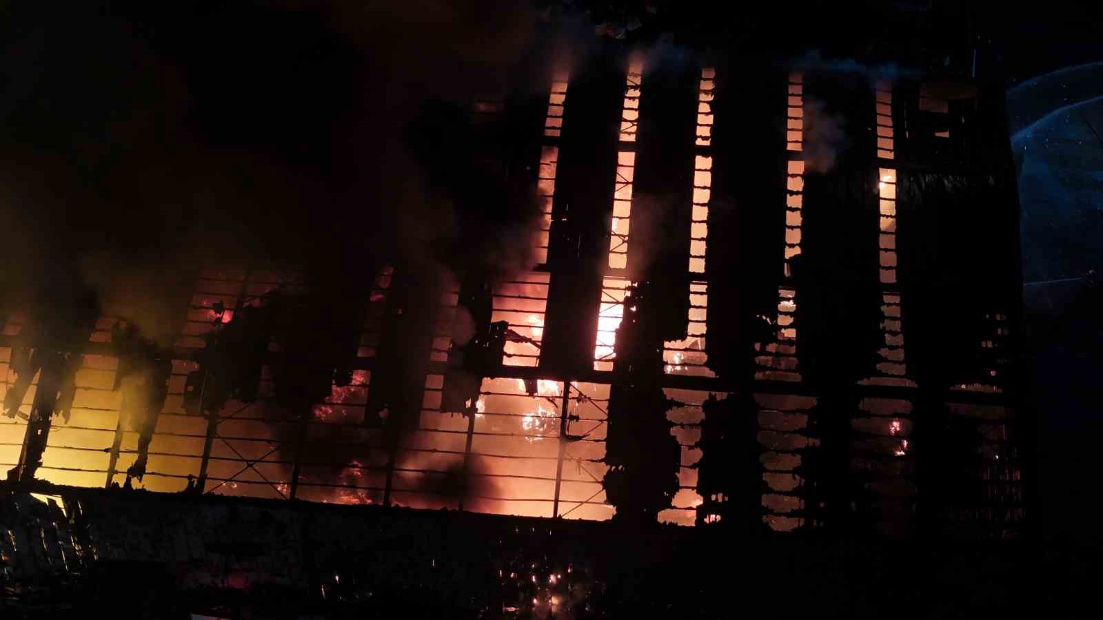 Bolu’daki fabrika yangınında yaklaşık 4 saat geride kaldı: 1 yaralı